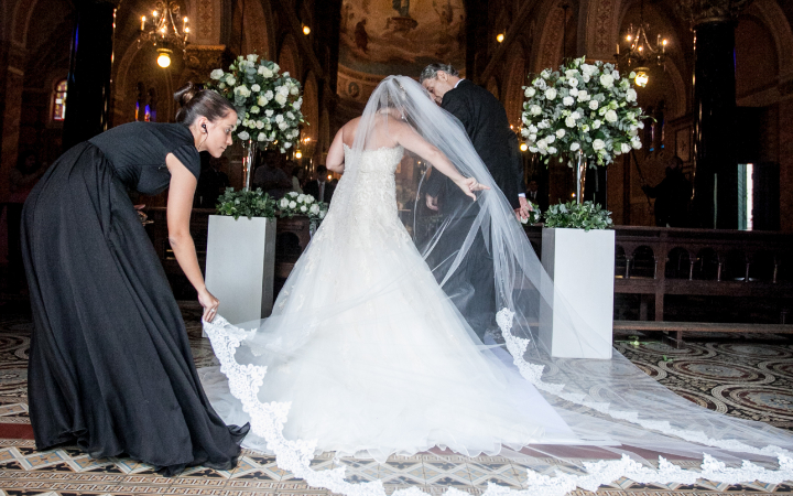 LILY GOMES BRIDAL ASISTANT